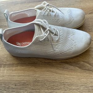 Barely worn. Super comfy!!